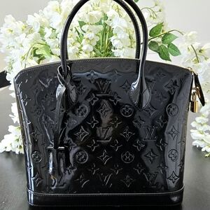 Louis Vuitton Monogram Vernis Lockit in  Black Patent Leather Satchel